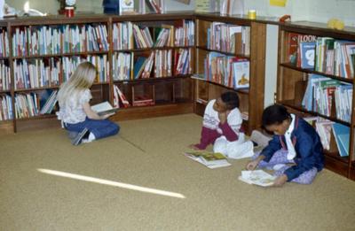 Children reading 